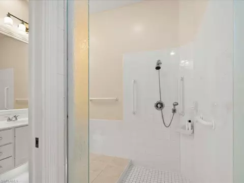 Bath - 5401 Freeport Ln, Naples, FL 34119 photo 2 of 3