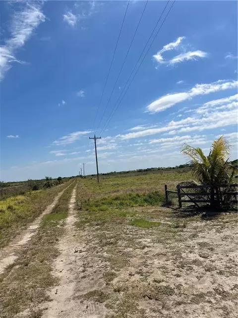 504 E Goodno Rd, Labelle, FL 33935 photo 3