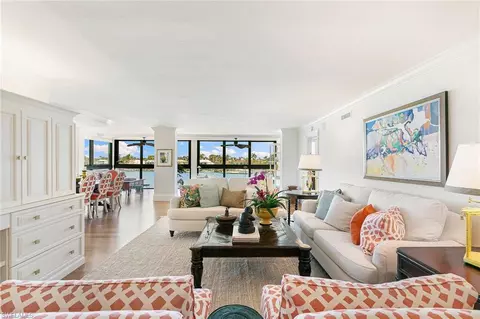2400 Gulf Shore Blvd N #305, Naples, FL 34103