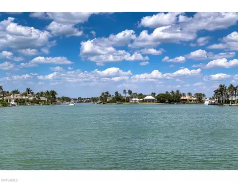 605 Admiralty Parade W, Naples, FL 34102