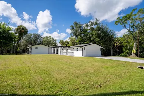 9460 Colony Dr, North Fort Myers, FL 33917