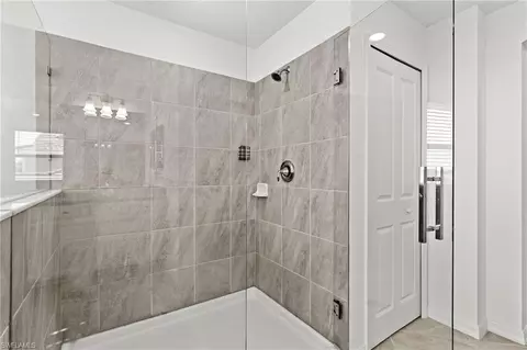 Bath - 2111 Hamlin St, Naples, FL 34120 photo 2 of 3