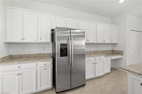 Kitchen - 2111 Hamlin St, Naples, FL 34120 photo 4 of 5
