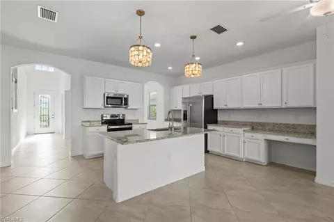 Kitchen - 2111 Hamlin St, Naples, FL 34120 photo 2 of 5