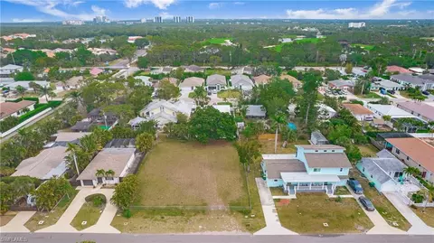 713 109th Ave N, Naples, FL 34108