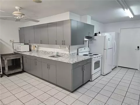 Kitchen - 4 Onyx Dr #4O, Naples, FL 34114 photo 3 of 6