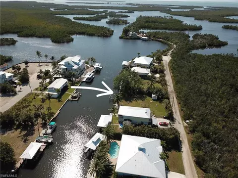 8069 Judge Bean Rd, Bokeelia, FL 33922