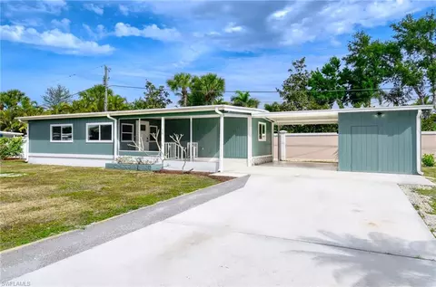 16 Sonderhen Dr, Naples, FL 34114