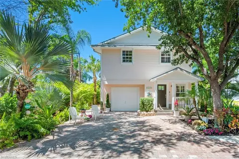 2800 Lakeview Dr #5, Naples, FL 34112