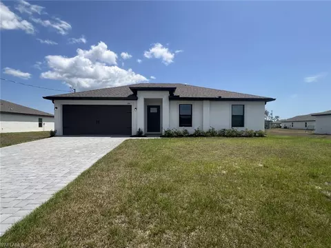 247 Blackstone Dr, Fort Myers, FL 33913