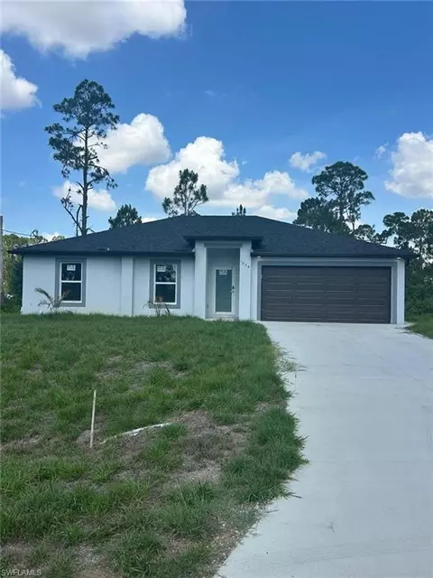 1034 Green Field St, Lehigh Acres, FL 33974