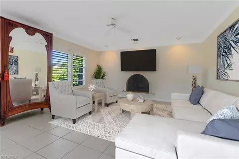 449 Cypress Way E, Naples, FL 34110 photo 4