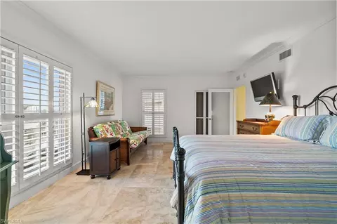 2901 Gulf Shore Blvd N #403-S, Naples, FL 34103
