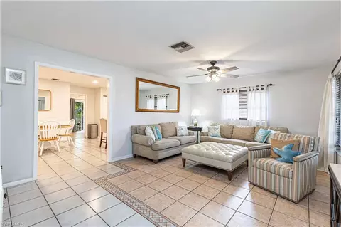 634 103rd Ave N, Naples, FL 34108