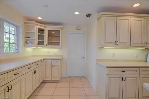Kitchen - 155 Flame Vine Dr, Naples, FL 34110 photo 3 of 3