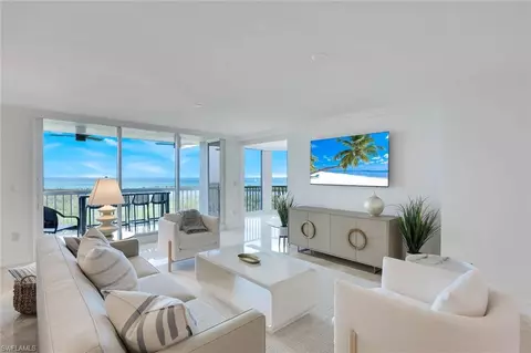 6585 Nicholas Blvd #1103, Naples, FL 34108