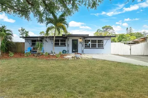 986 Coconut Cir W, Naples, FL 34104