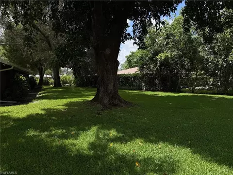 660 York Ter, Naples, FL 34109 photo 30