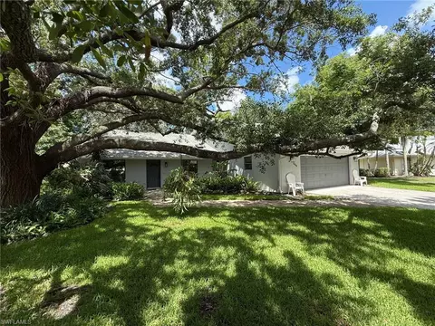 660 York Ter, Naples, FL 34109