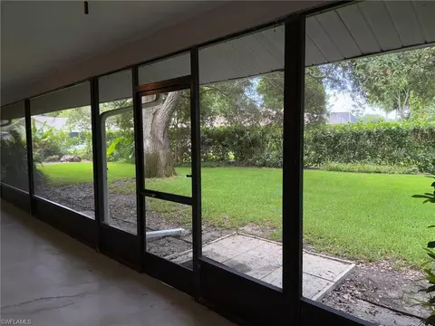 660 York Ter, Naples, FL 34109 photo 28