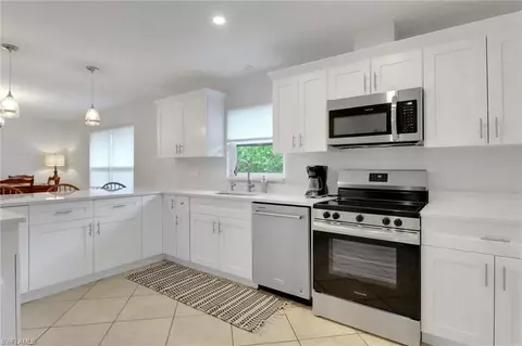 590 104th Ave N, Naples, FL 34108
