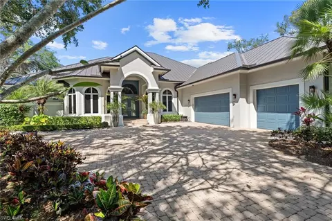 933 Barcarmil Way, Naples, FL 34110