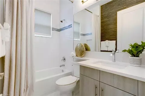 Bath - 11523 Jacaranda Dr, Naples, FL 34120 photo 3 of 3