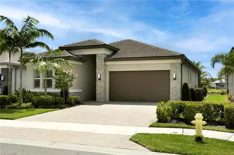 Exterior - 11523 Jacaranda Dr, Naples, FL 34120 photo 6 of 11