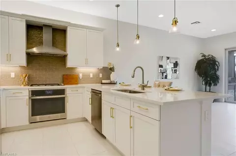 Kitchen - 11523 Jacaranda Dr, Naples, FL 34120 photo 3 of 4