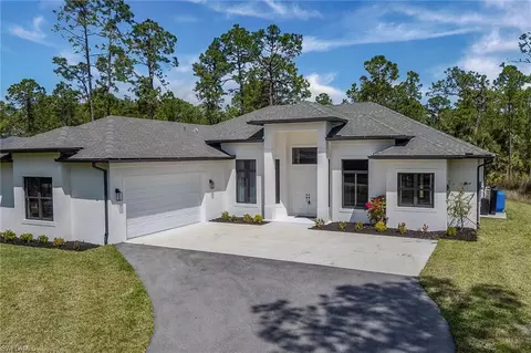 415 41st Ave NE, Naples, FL 34120