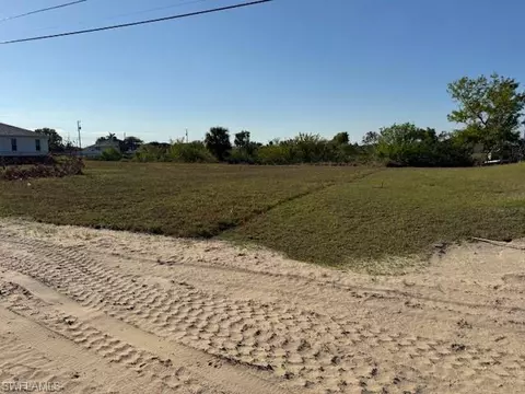 522 NE 15th Ter, Cape Coral, FL 33909