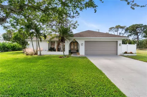 54 2nd St, Bonita Springs, FL 34134