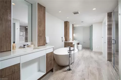 Bath - 6897 Grenadier Blvd #1602, Naples, FL 34108 photo 1 of 3