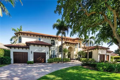 3140 Leeward Ln, Naples, FL 34103