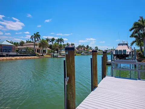 3495 Gin Ln, Naples, FL 34102