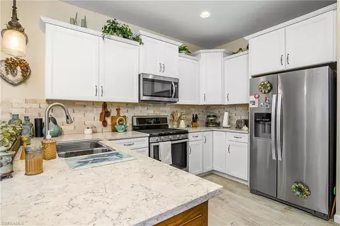 7642 Jacaranda Ln, Naples, FL 34114 photo 2