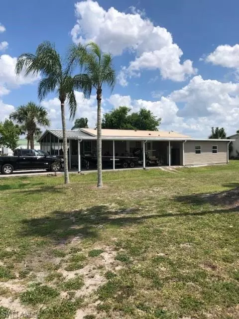 814 Yacht Club Way NW, Moore Haven, FL 33471