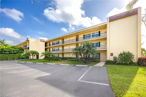 1085 Forest Lakes Dr #8108, Naples, FL 34105