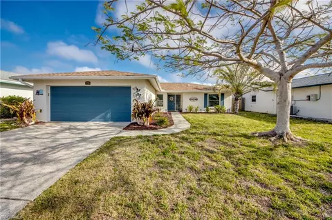 9758 Deerfoot Dr, Fort Myers, FL 33919
