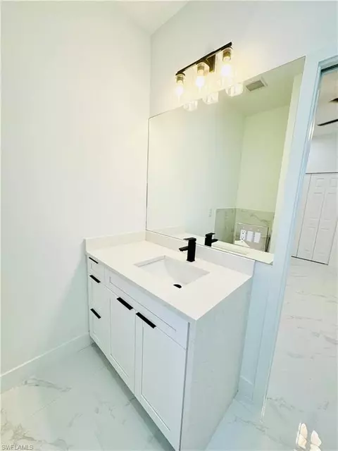 Bath - 7942 13th Pl, Labelle, FL 33935 photo 2 of 4