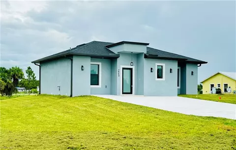 Exterior - 7942 13th Pl, Labelle, FL 33935 photo 2 of 6