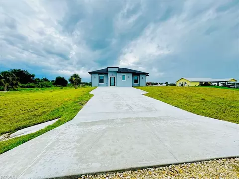 Exterior - 7942 13th Pl, Labelle, FL 33935 photo 3 of 6