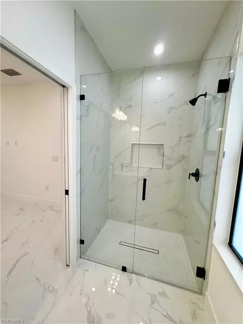 Bath - 7942 13th Pl, Labelle, FL 33935 photo 1 of 4
