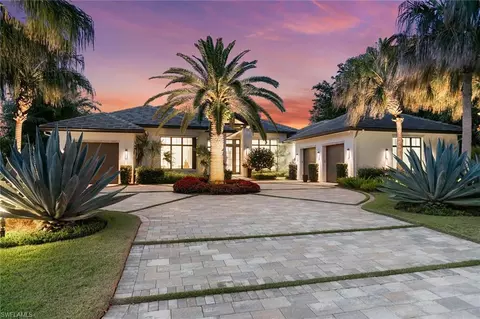 810 Bentwood Dr, Naples, FL 34108