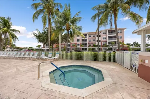 15901 Royal Pointe Ln #404, Fort Myers, FL 33908