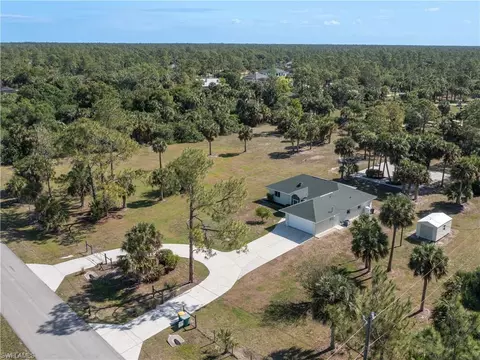 470 22nd St NE, Naples, FL 34120