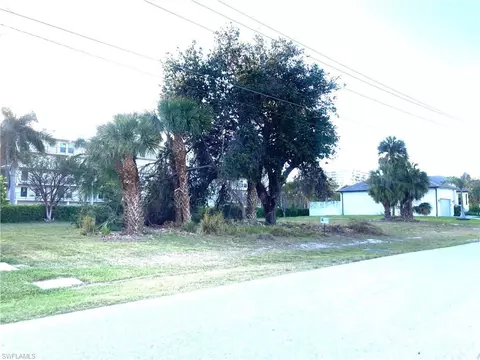 748 Seagrape Dr, Marco Island, FL 34145