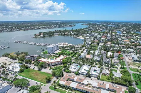 676 12th Ave S #676, Naples, FL 34102