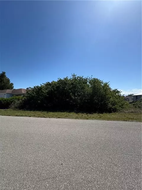 1114 Carl Ave, Lehigh Acres, FL 33971