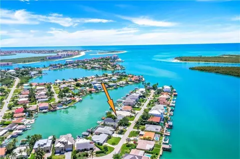 152 Pago Pago Dr W, Naples, FL 34113